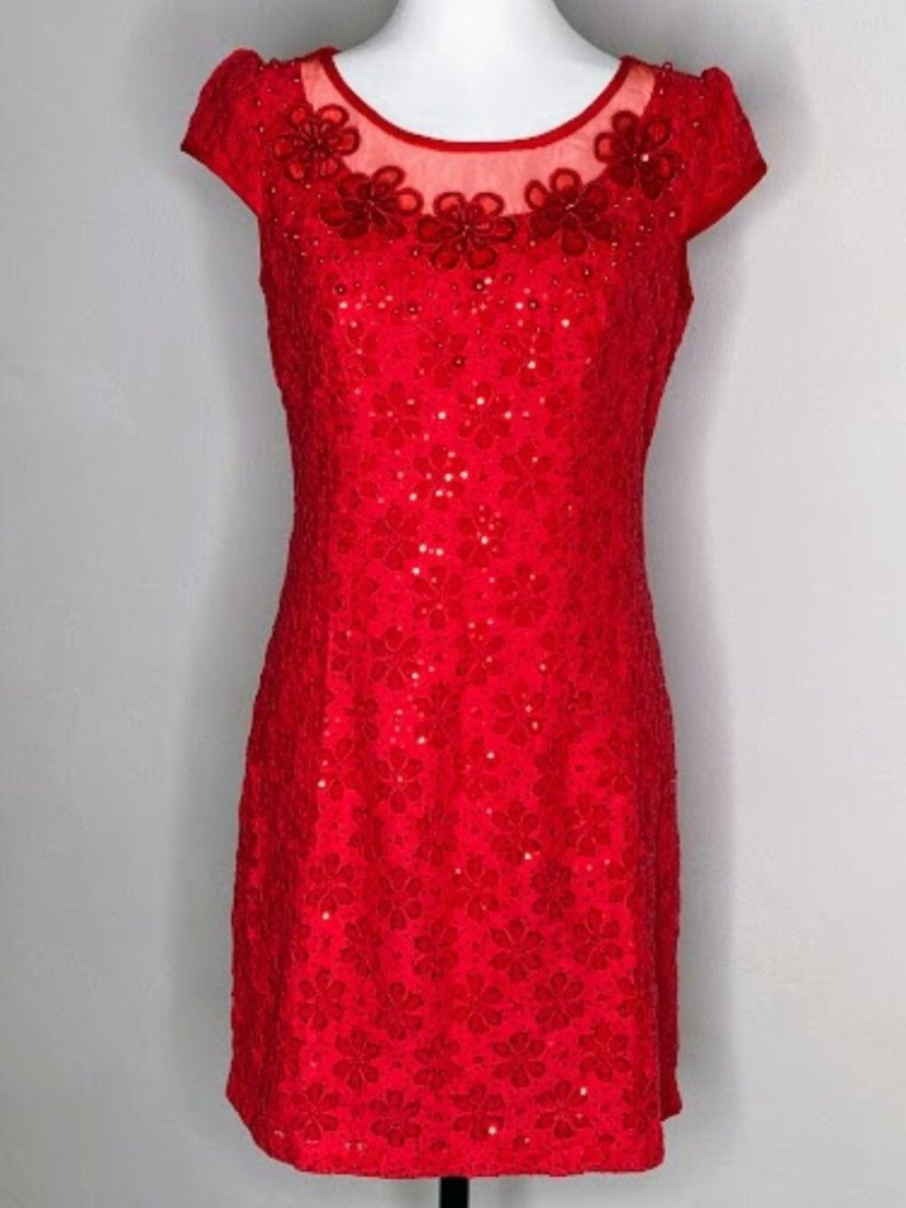 #47983 Red short-sleeved top covered in red lace skirt and details